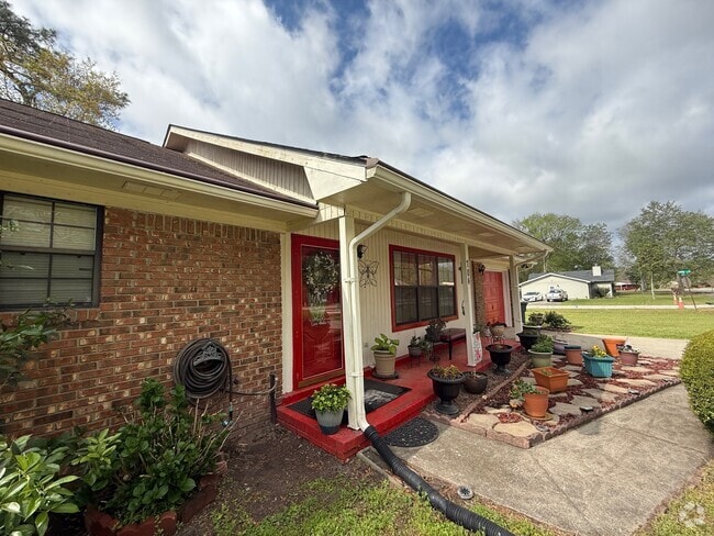 Building Photo - 704 Olive St Rental