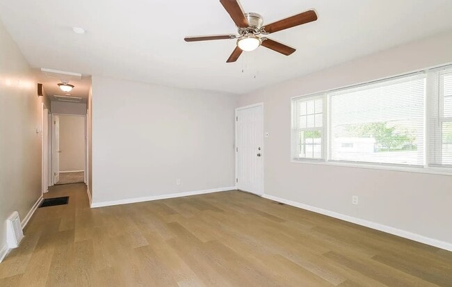 Photo - 1200 Acredale Dr