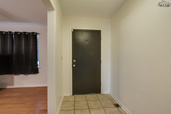 Photo - 2406 Picadilly Ln