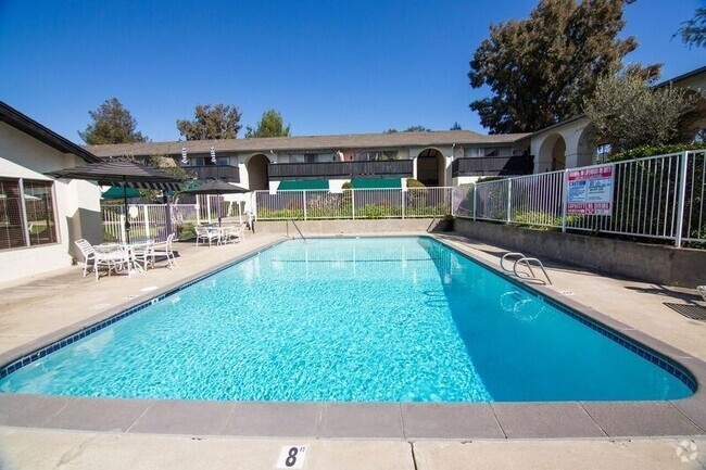 Building Photo - Twelve Oaks Apartments