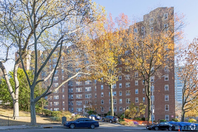 Photo - Knolls Crescent