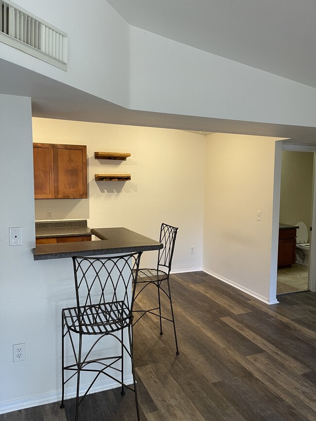 Photo - 1385 W University Ave