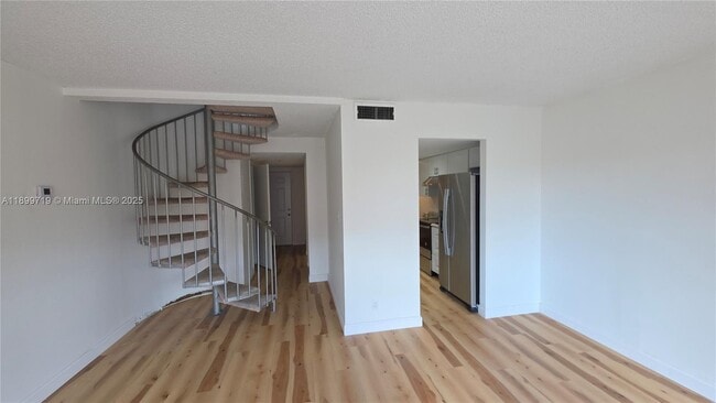 Photo - 650 Tennis Club Dr Unidad 308