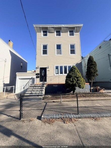 Building Photo - 124 Winfield Ave Unit 1