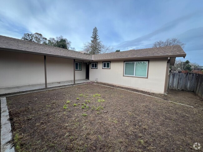 Building Photo - Gorgeous updated home with large side yard!