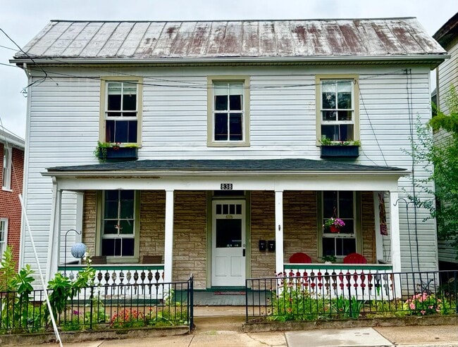 Photo - 838 W Beverley St