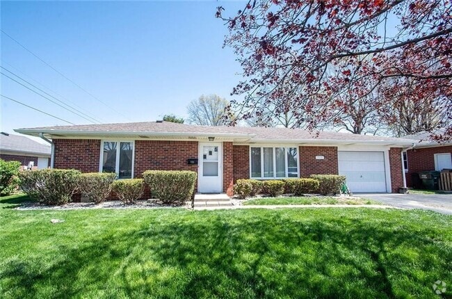 Building Photo - Single Level, Two Bedroom House in Greenfield