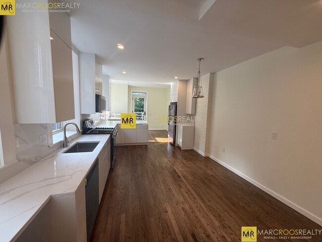 Photo - 1726 Beacon St