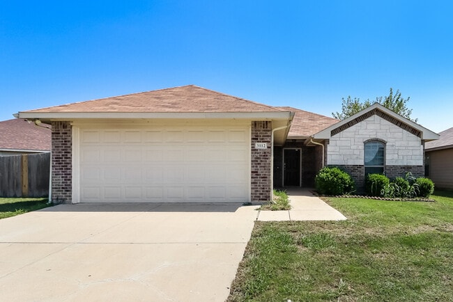Building Photo - 3112 Royal Crest Dr Rental