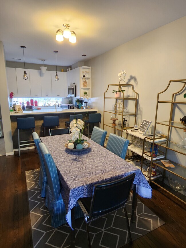 6 person Dinning room
