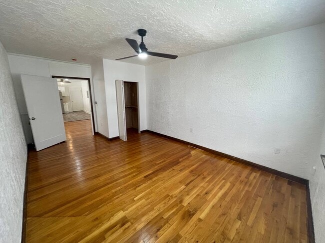 Building Photo - 293 Boston Ave Unit 2nd Floor