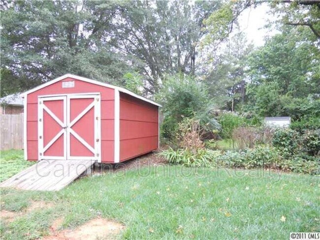 Photo - 301 Rosemary Ln