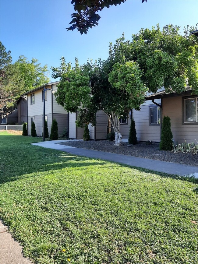 Photo - 189 NW Glenhart Ave