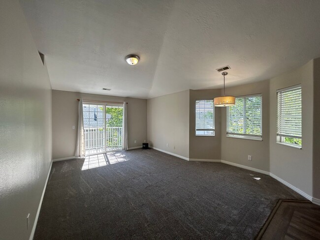 Photo - Top Floor Condo in great location!