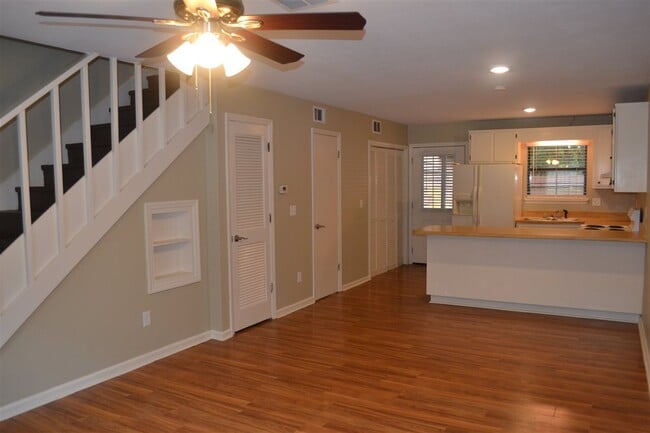Photo - 1290 High Rd