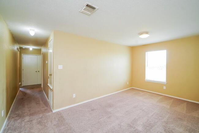 Photo - 8007 Heights Valley