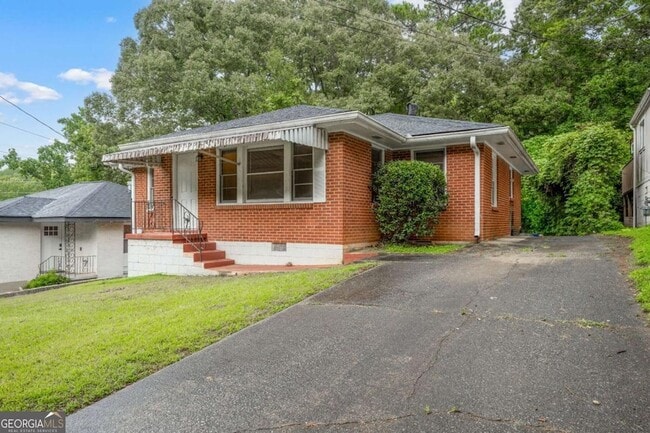 Photo - 847 Gertrude Pl NW