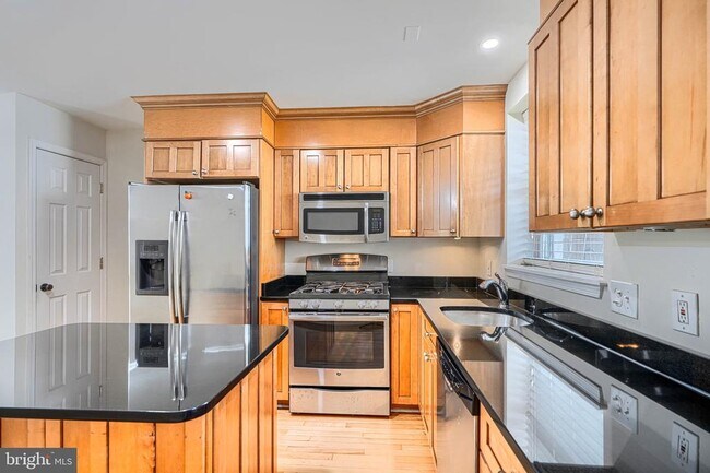 Photo - 609 East St