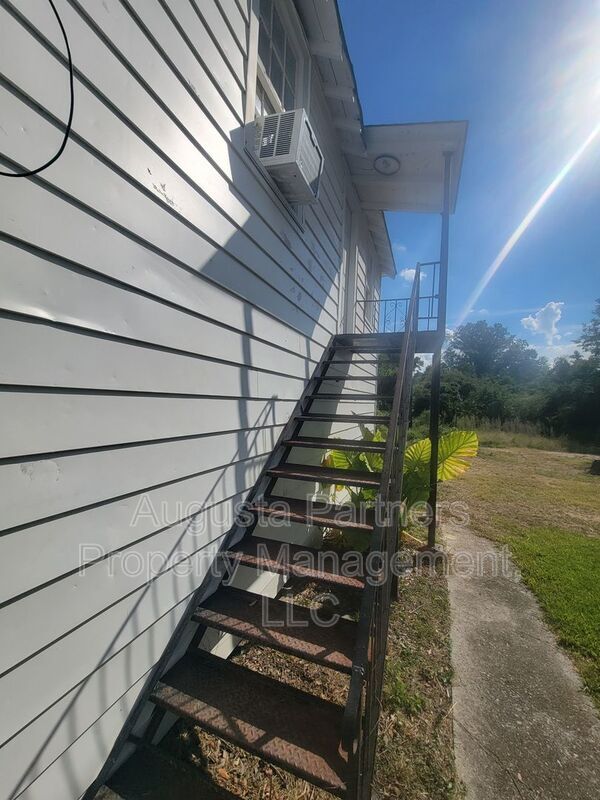 Photo - 1951 Barnes Rd Unit B