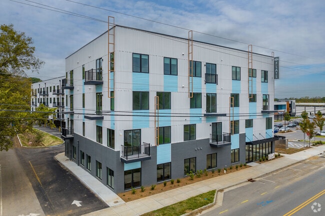 Flats at Donelson Plaza - Flats at Donelson Plaza