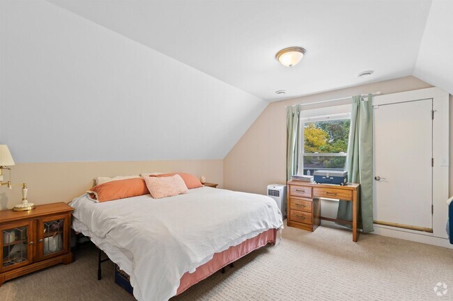 Building Photo - 3 Bedroom Bungalow in Riverwest Rental