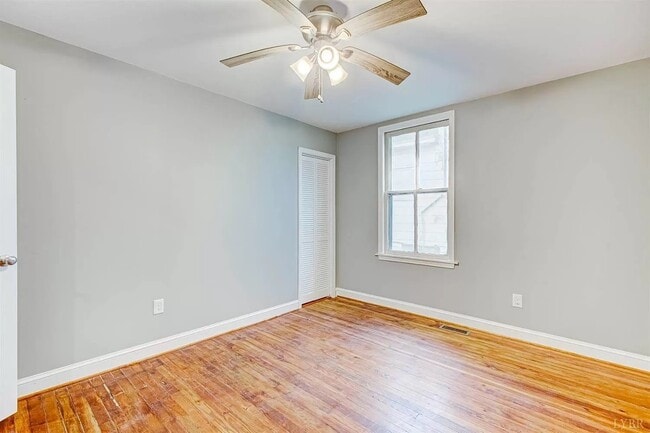 Photo - 403 Grove St