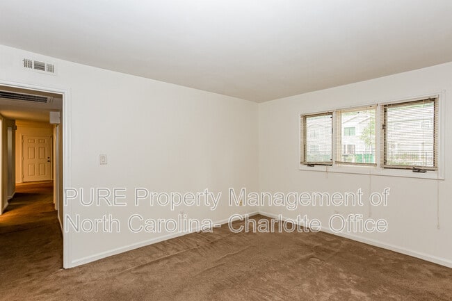 Photo - 1832 J Julian Ln