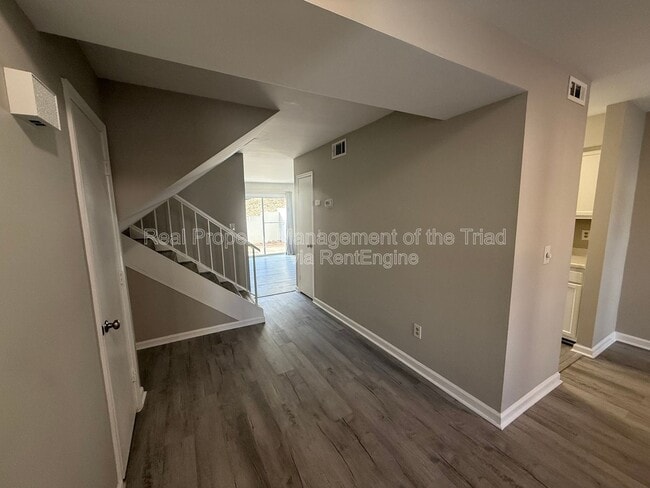 Photo - 2425 Tantelon Pl