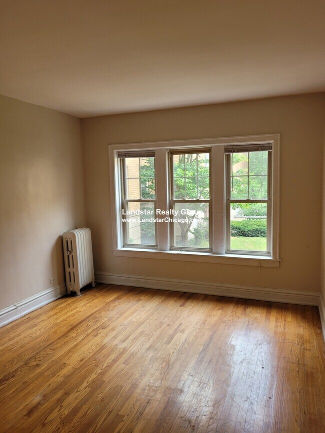 Building Photo - 914 Reba Pl Unit 3