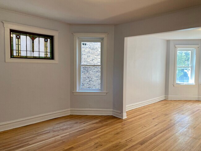 Dining Room - 2058 W Hutchinson St Unit 1