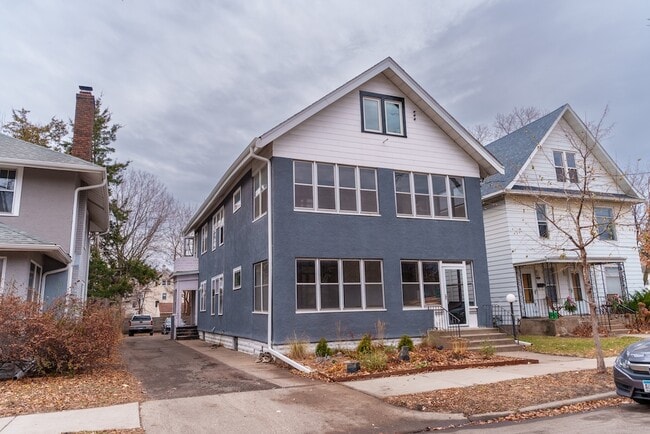 Photo - 824 5th St NE