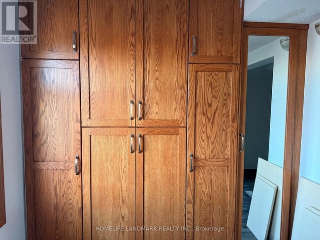 Photo - 183 Main St E