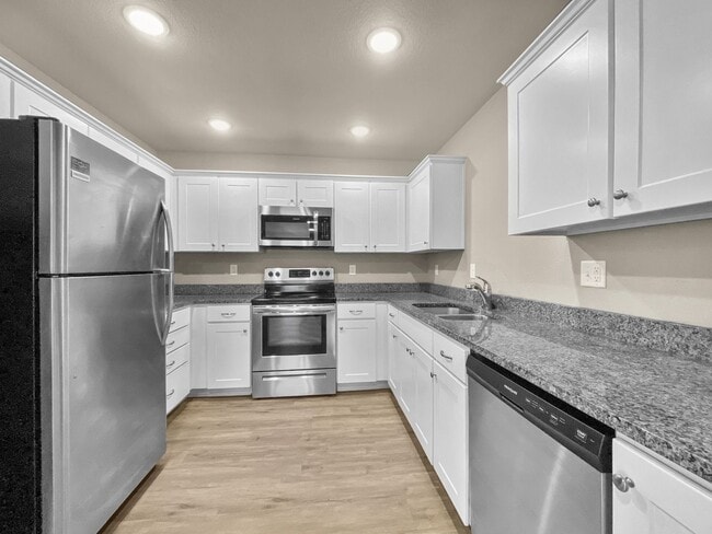 Photo - Spacious 3-Bedroom Townhome in Prime Colonial Highlands Location