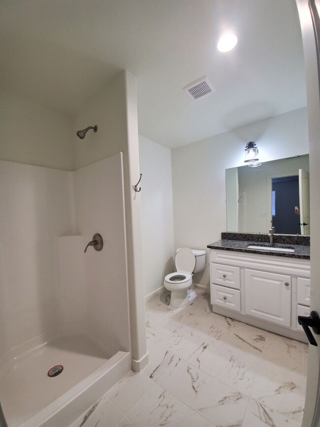 Building Photo - 1125 W Ivy Ave Unit B Rental