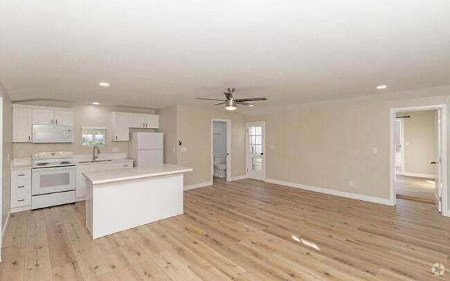 Building Photo - Recently Remodeled Home in Vista!