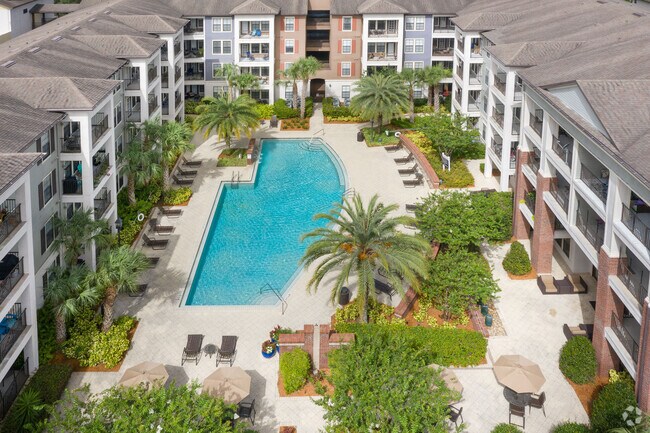 Piscina - MAA Tapestry Park