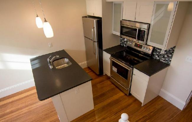 Building Photo - 85 Windsor St Unit 1 Rental