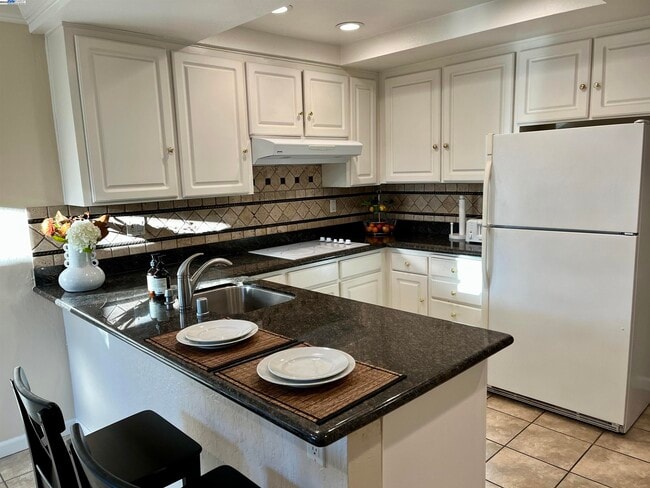 Photo - 77 Tweed Ln