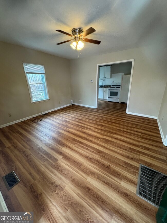 Photo - 105 Mechanic St SE