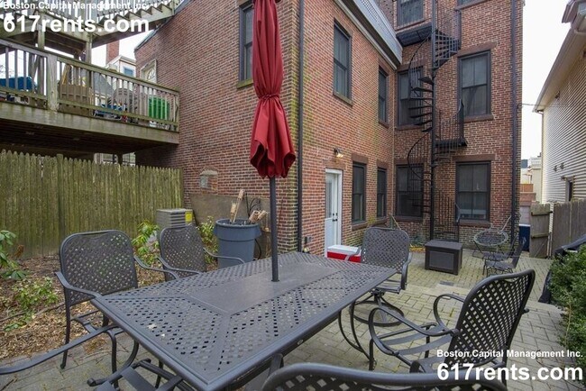 Building Photo - 8 Gates St Unit 1 Rental