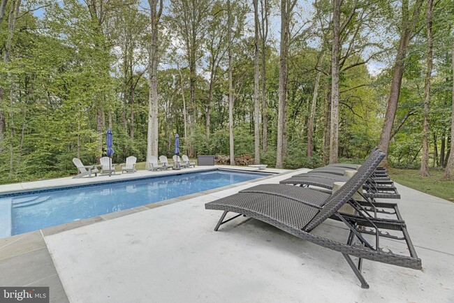 Photo - 1085 Pemberton Ln