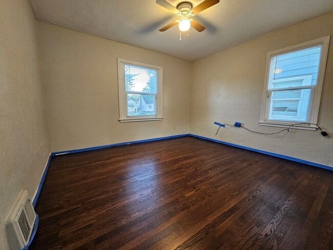 Photo - 754 Durbin St