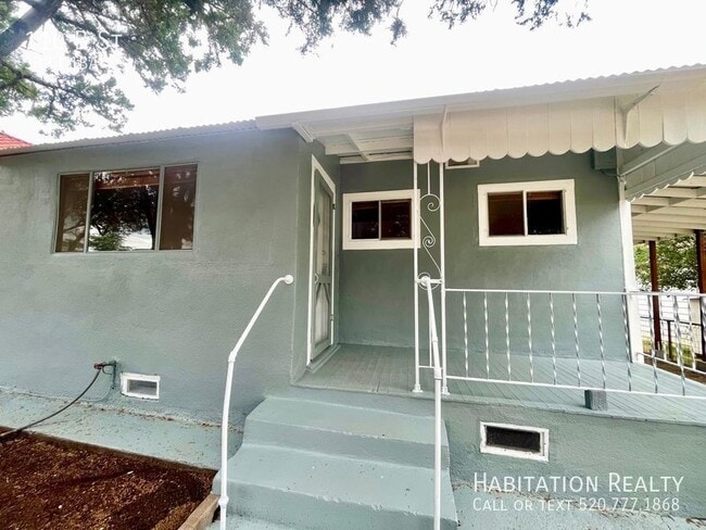 Photo - 110 B St