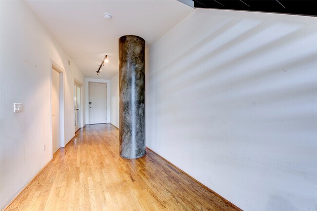 Photo - 1005 S Shepherd Dr