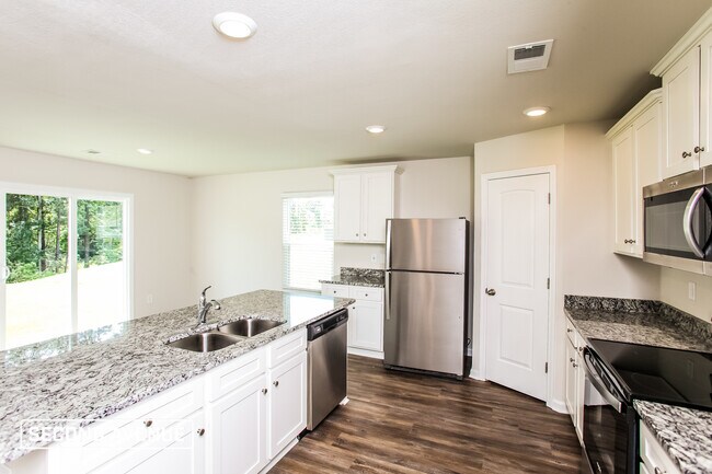 Photo - 308 Sundew Rd