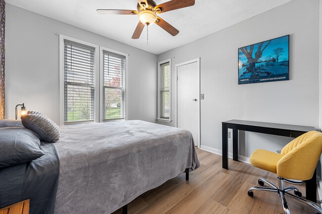 Photo - 586 Pleasant St Unidad Room 2