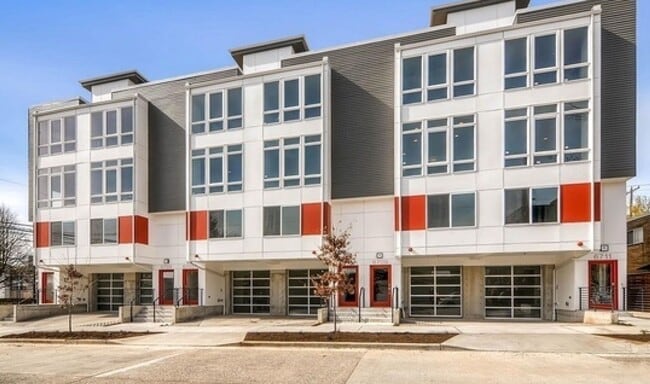 Building Photo - Ballard Townhouse