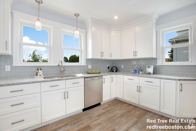 Building Photo - 29 Strathmore Rd Unit U2 Rental