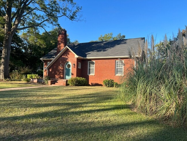 Photo - Historic Charm: walk to town