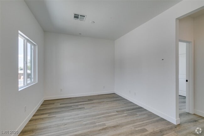 Building Photo - 365 N 16th St Rental
